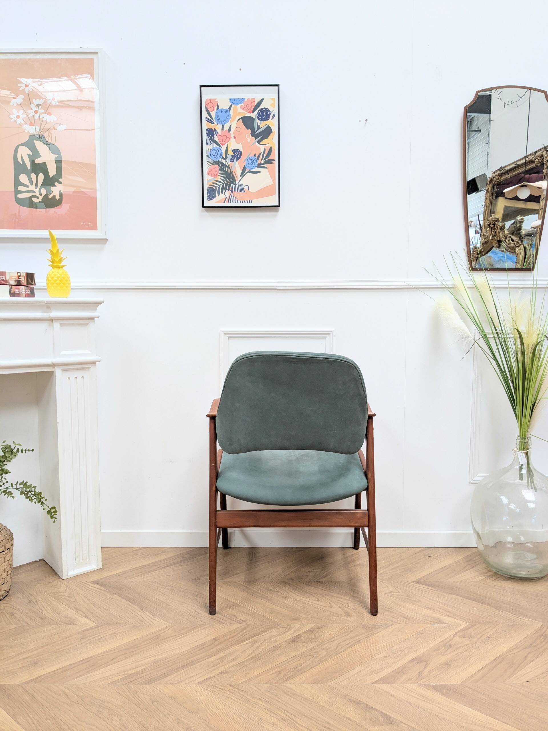 Danish chair with armrests
