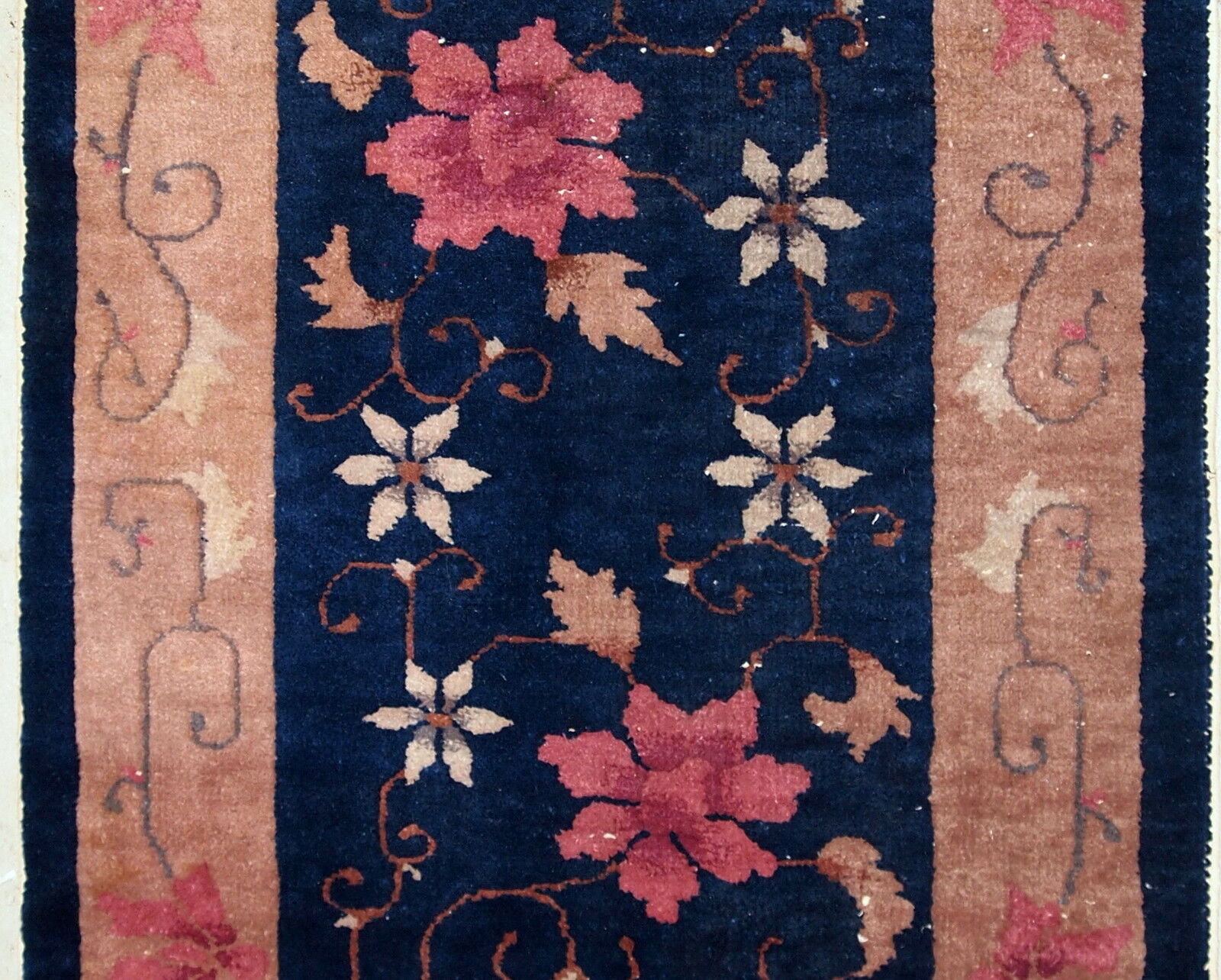 Chinese rug done hand 61x124cm