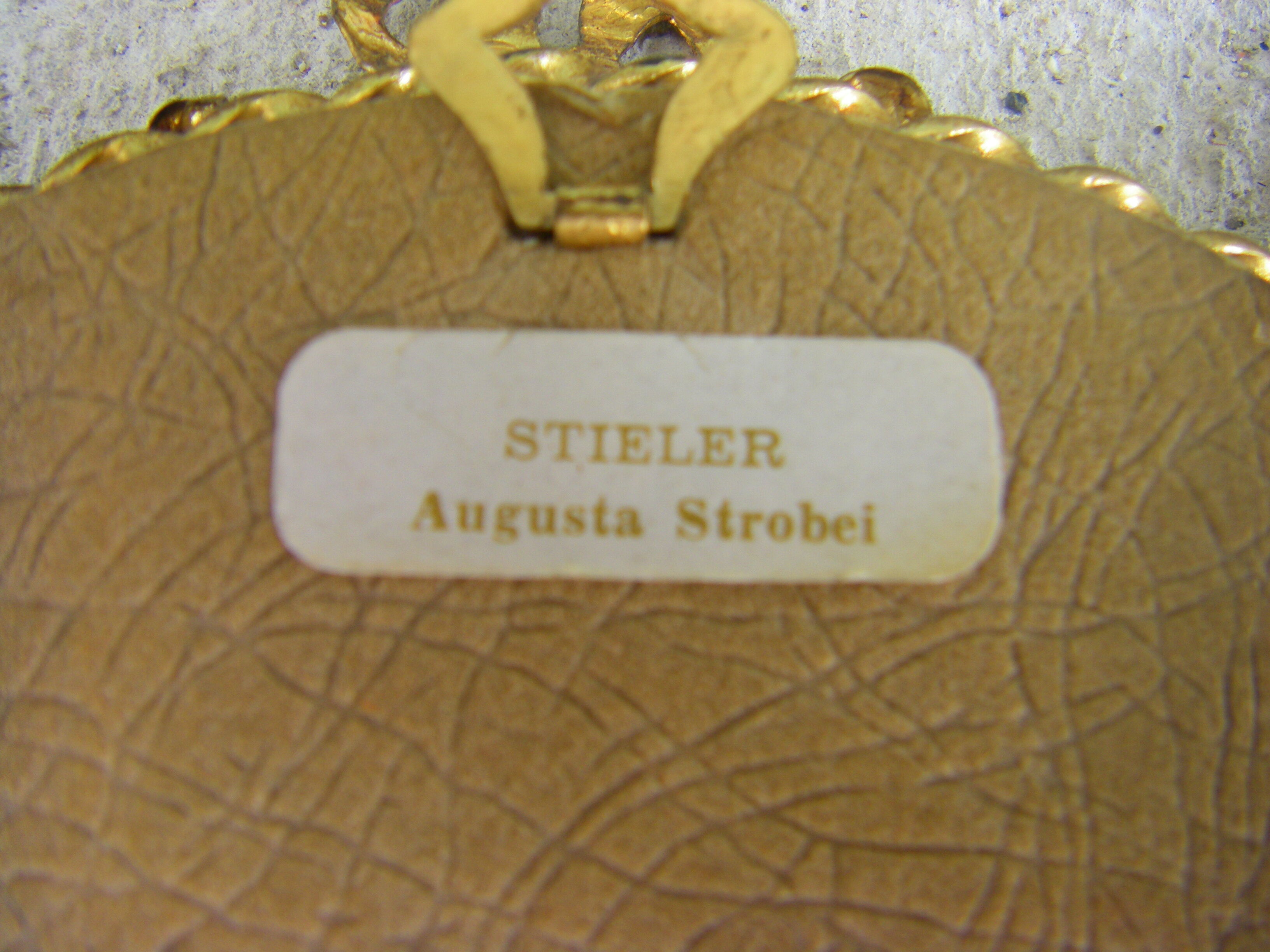 Portrait miniature medallion