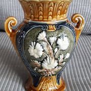 Vase vintage en barbotine au décor floral
