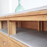 Craft furniture in wood and waxed concrete