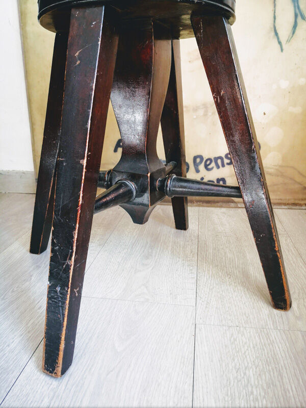 Former screws piano stool