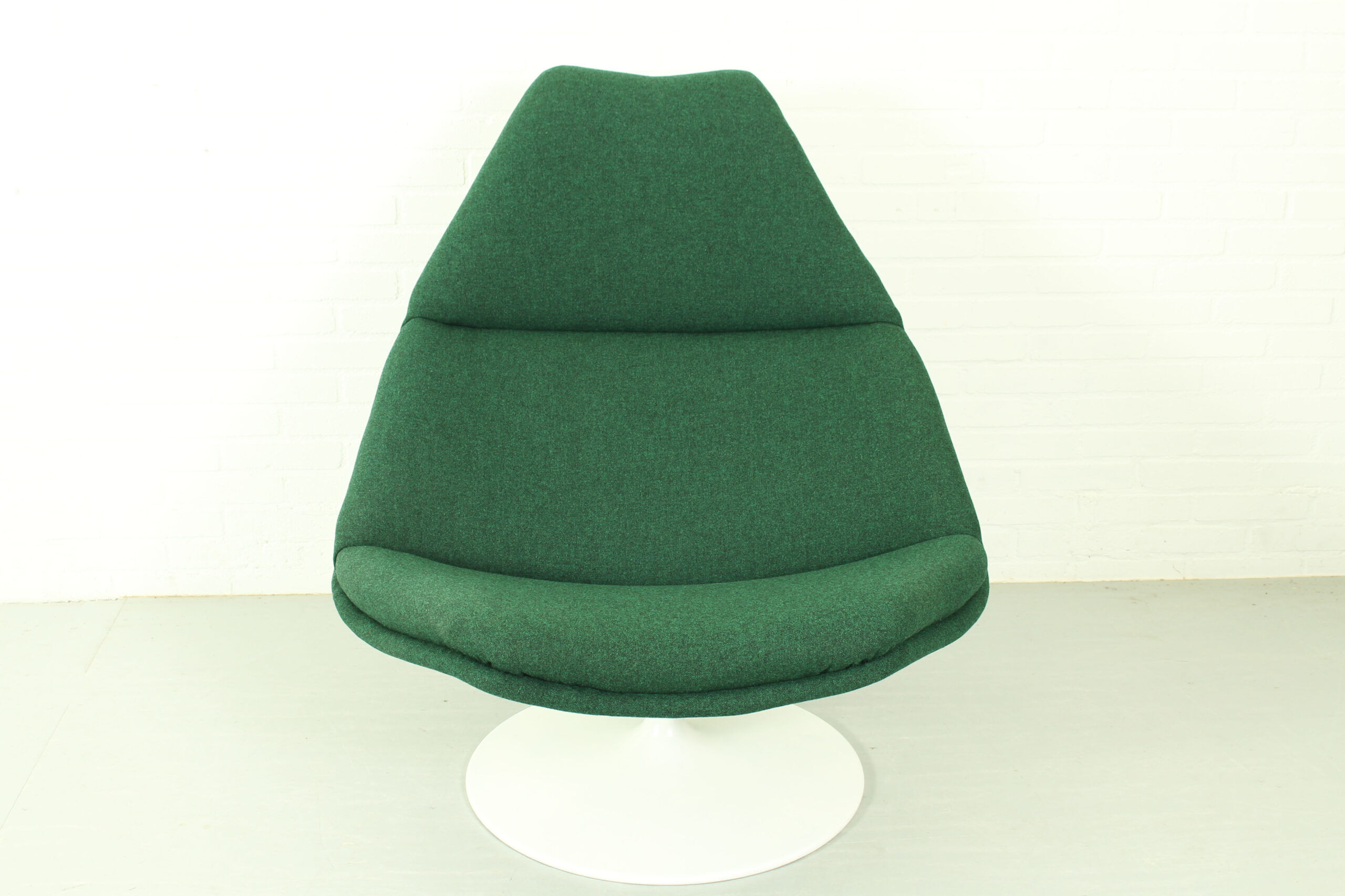 Artifort F510 lounge chair by Geoffrey Harcourt