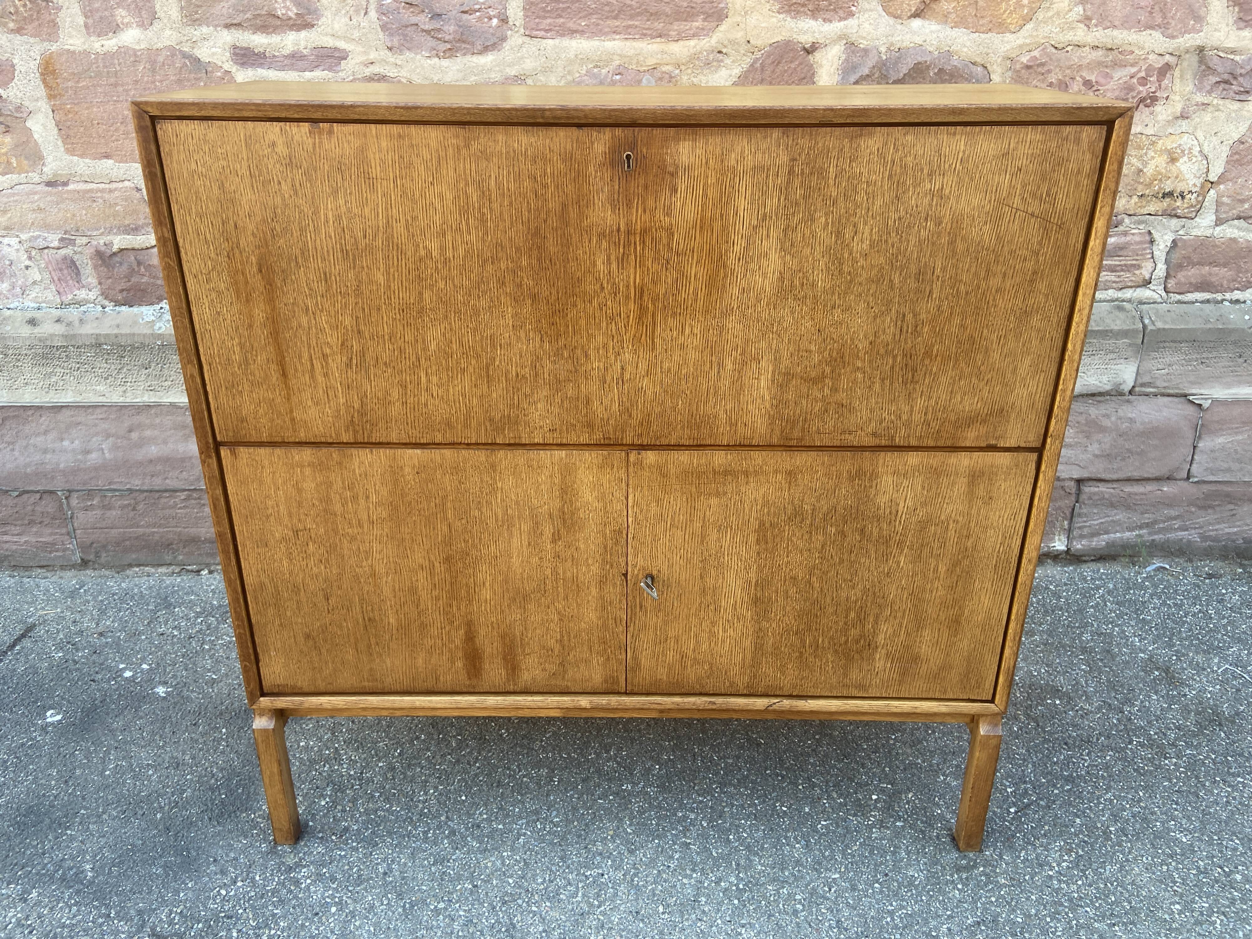 Scandinavian secretary