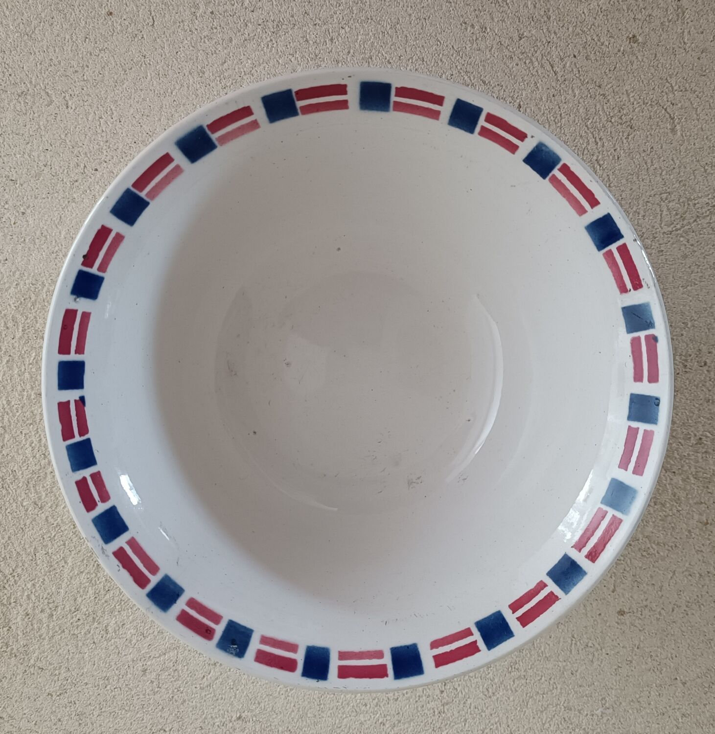 Iron earth soap bowl Saint Amand