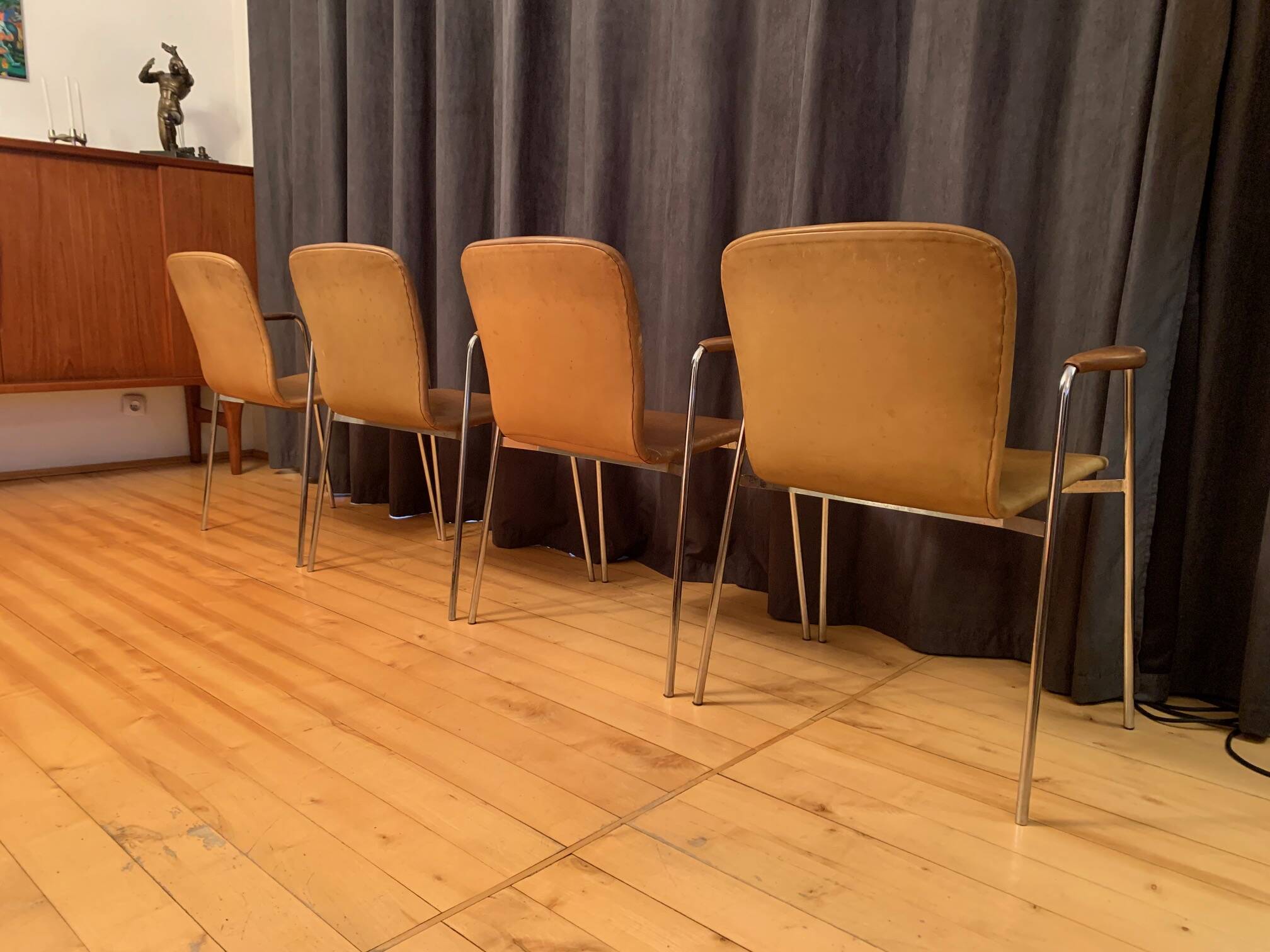 Ensemble de quatre chaises, Italie, années 1960