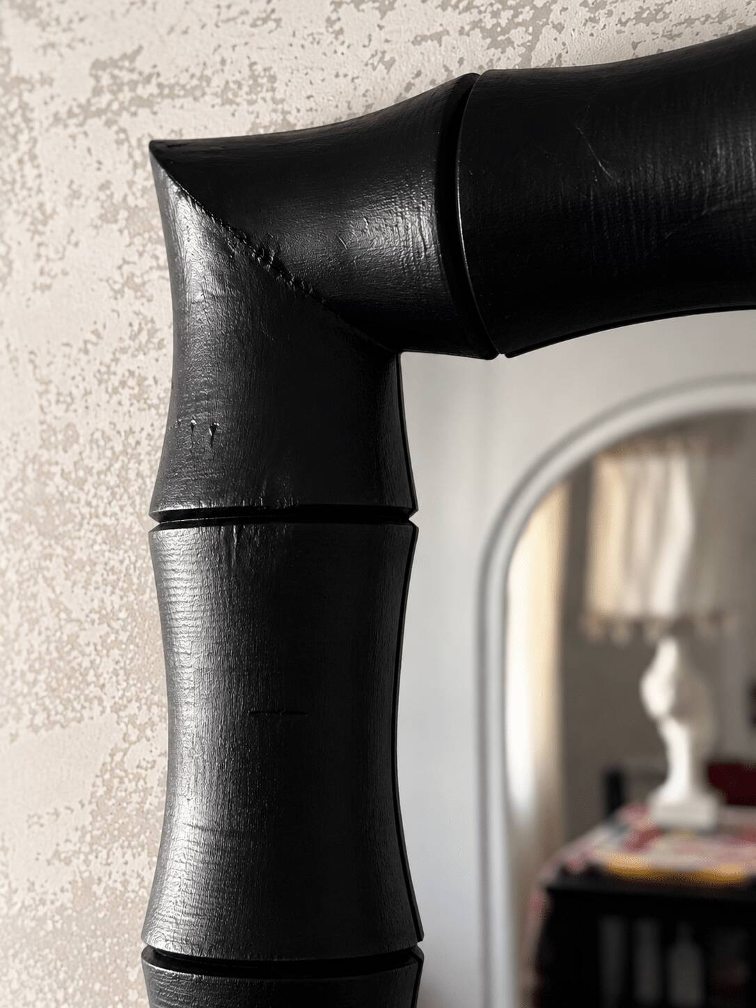Rectangular mirror in patinated black wood resembling bamboo – 68 × 100 cm