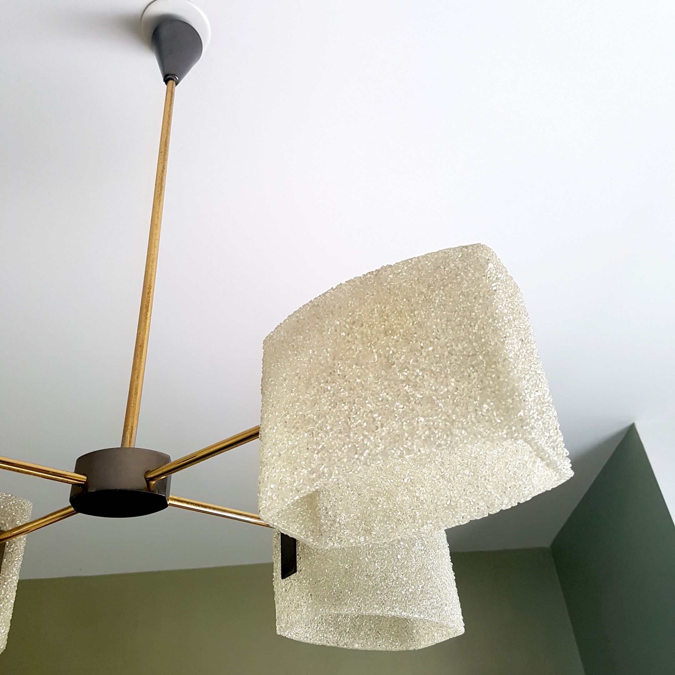 Lustre 4 feux en perspex, métal doré et chrome noir vintage