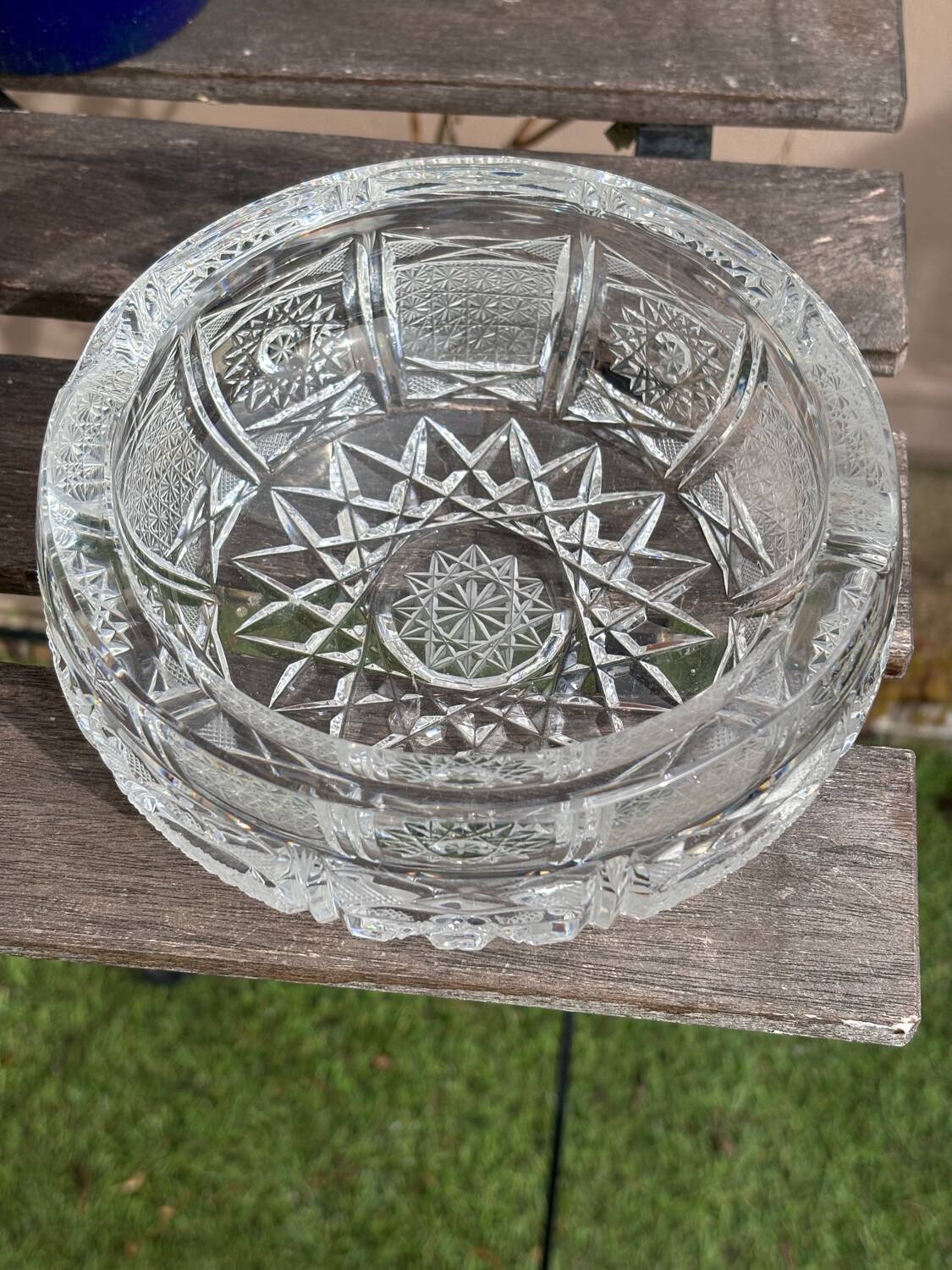 Cendrier, vide-poche en cristal taillé