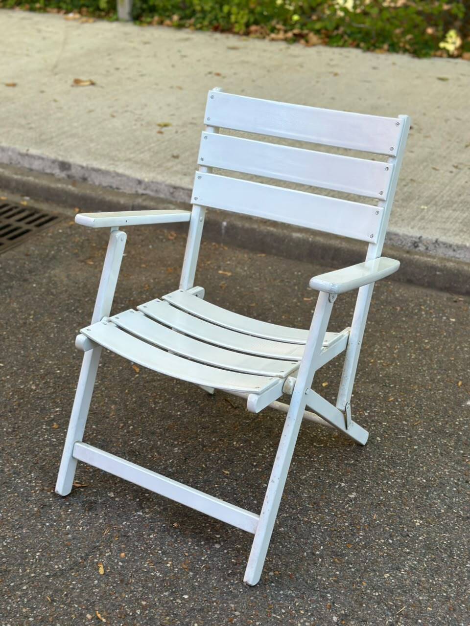 White folding garden armchair — Bistro style armchair