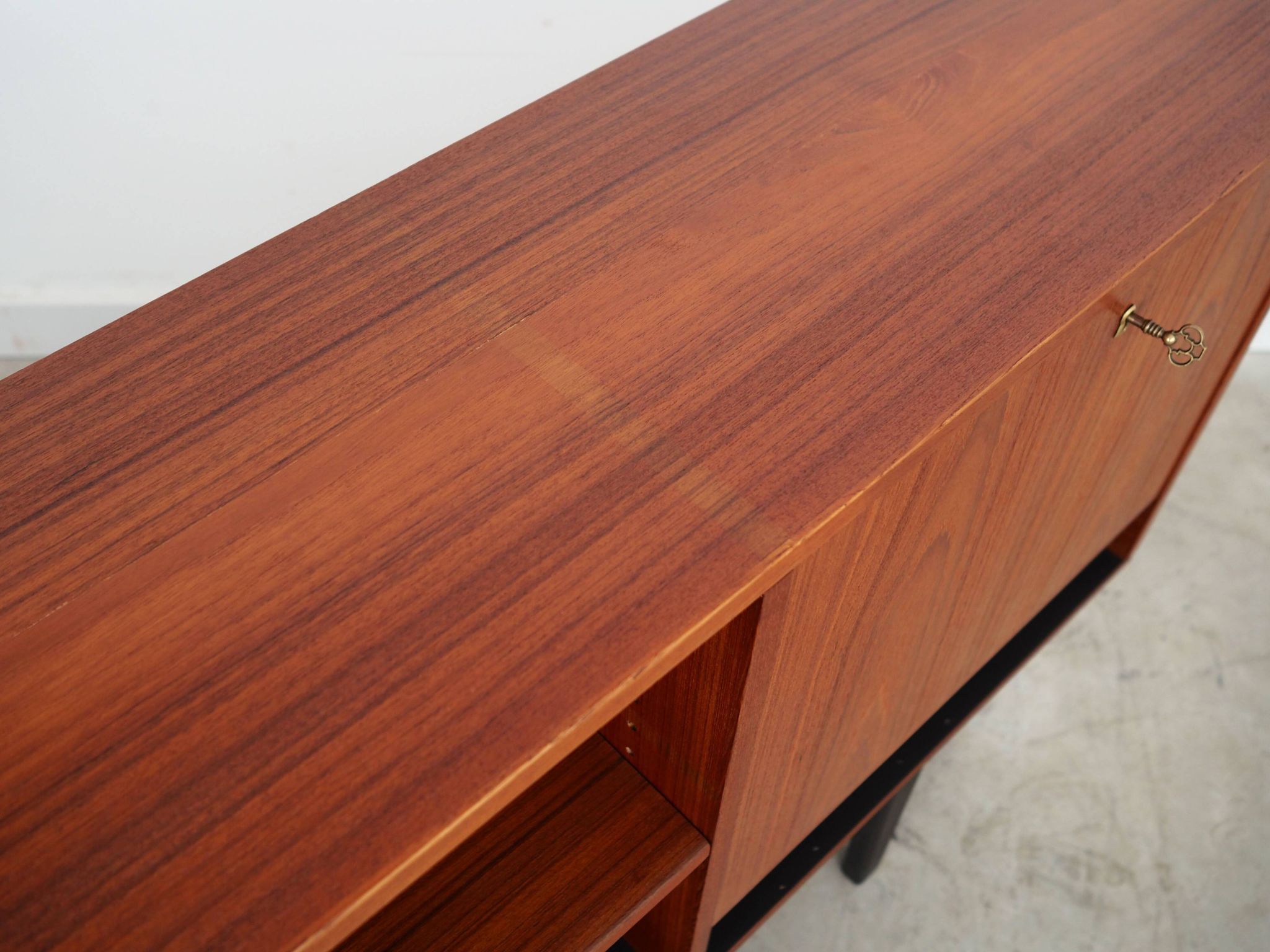 Buffet en teck, design danois, années 1970, production : Danemark