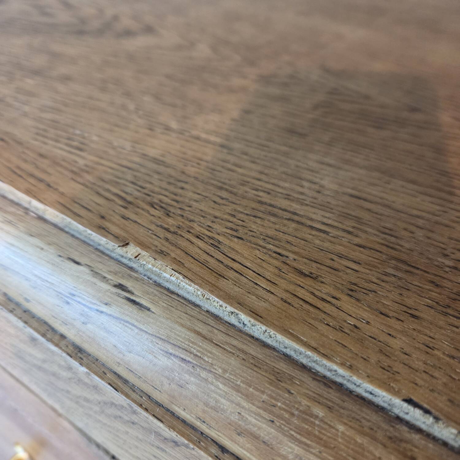 Oak chest of drawers