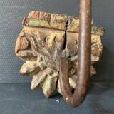 Wall hook in hand-carved wood and iron, antique, India, 1920