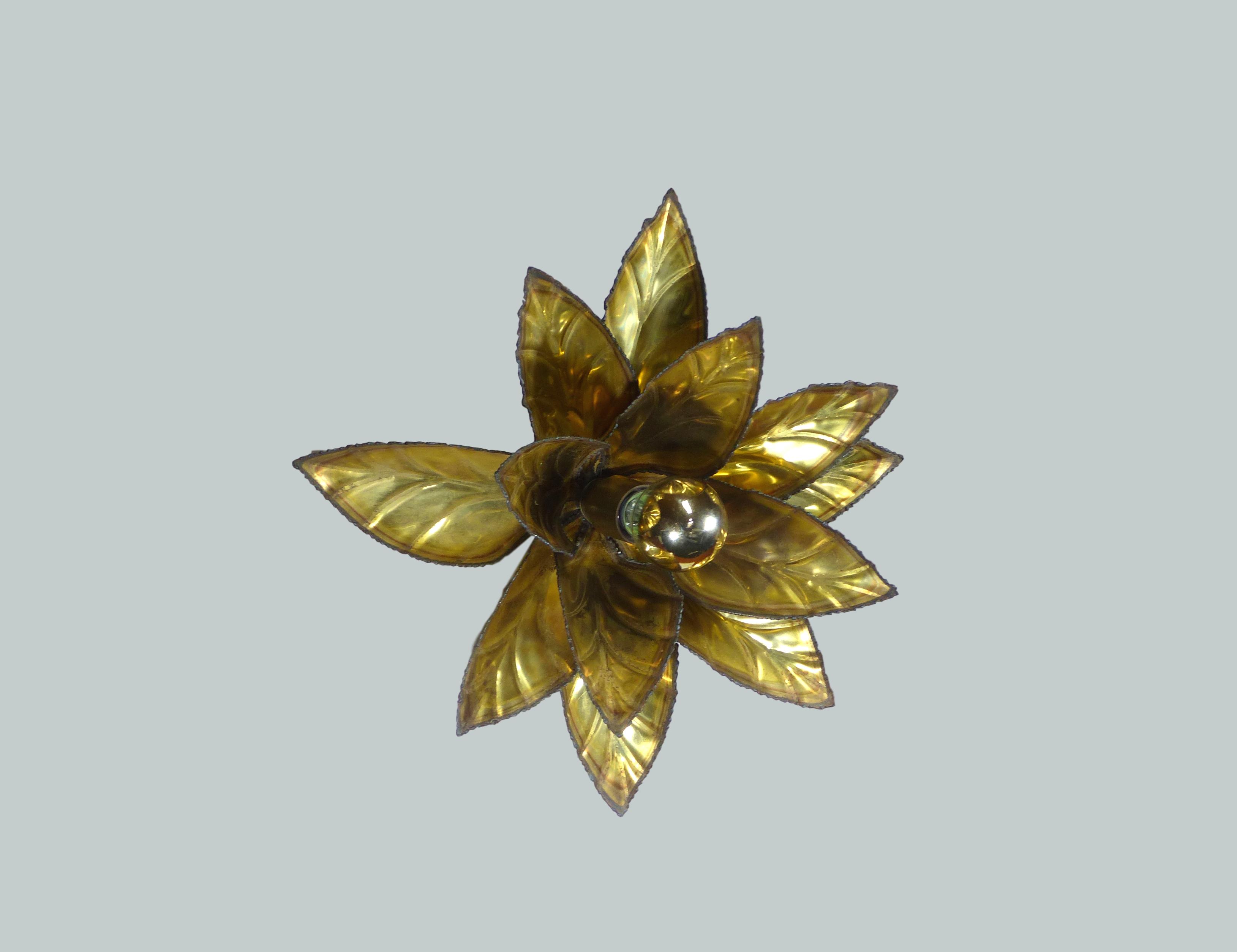 Wall sconce flower shaped and brass