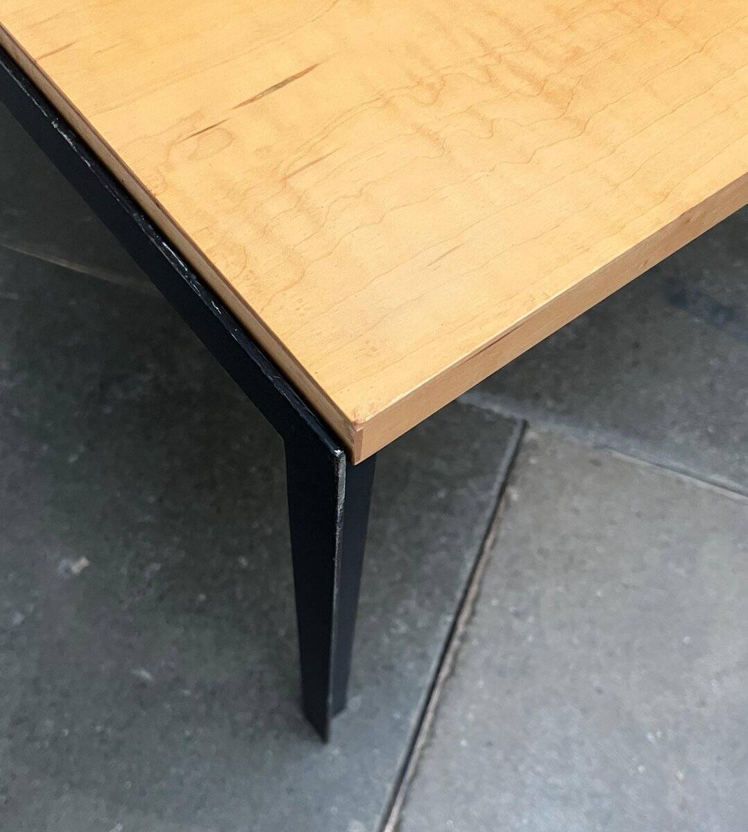 Mid-century minimalist side table model T-Angle 306 by Florence Knoll for Knoll International, 1950s.