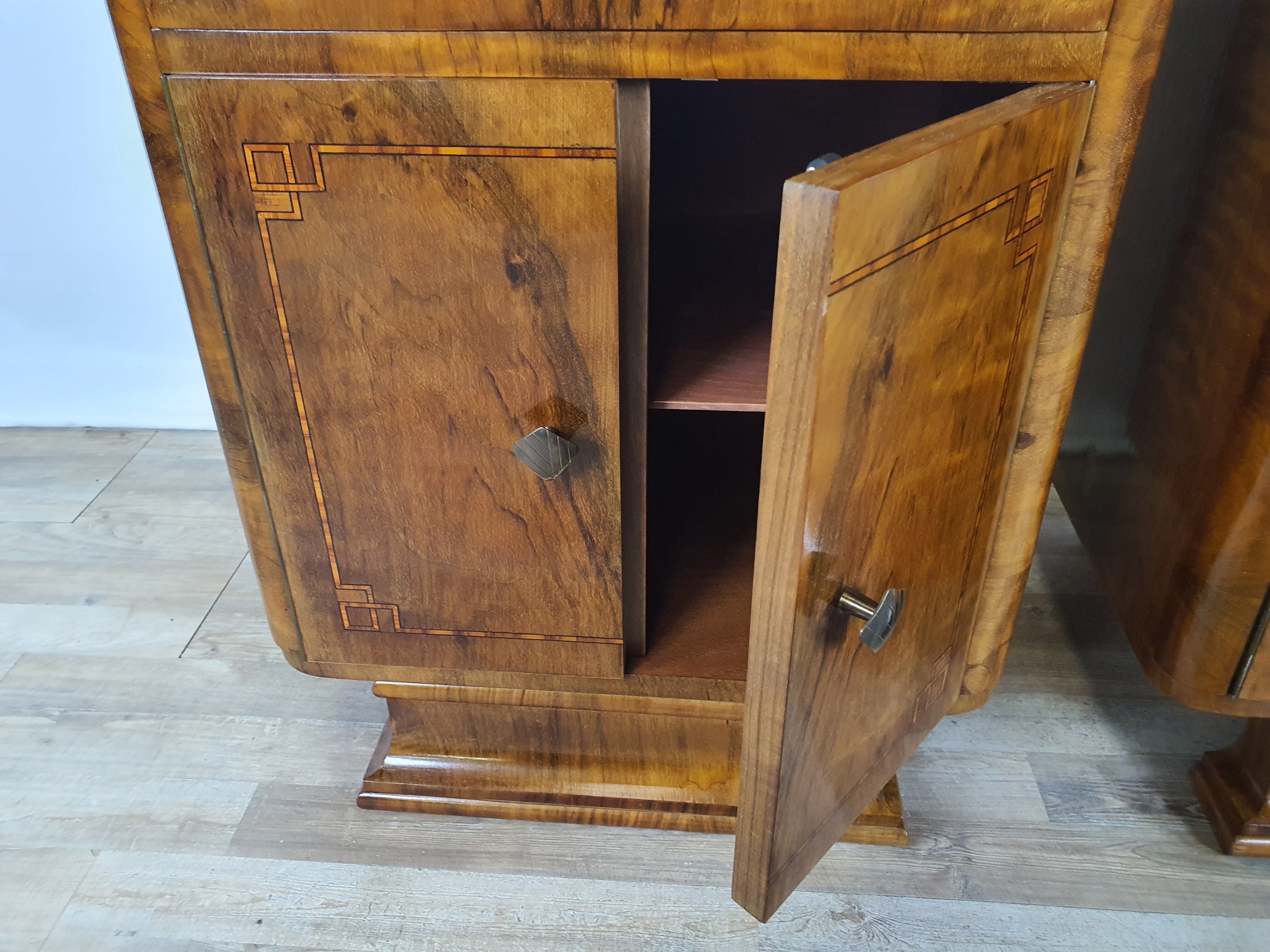 Art Decò Bedsides in Walnut