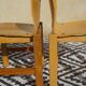 Paire de chaises en bois clair, assise et dossier post formé