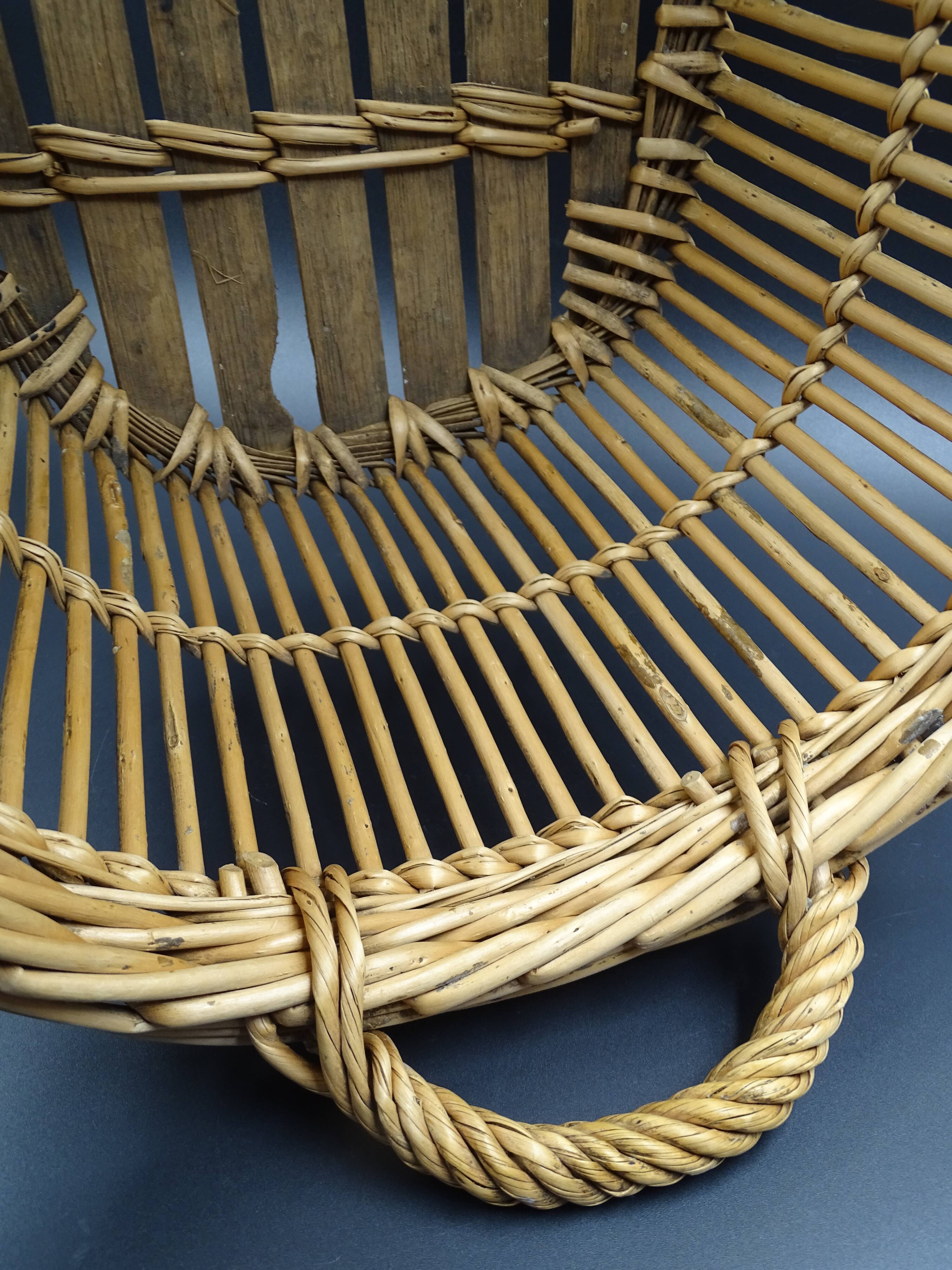 Basket or old wicker laundry basket