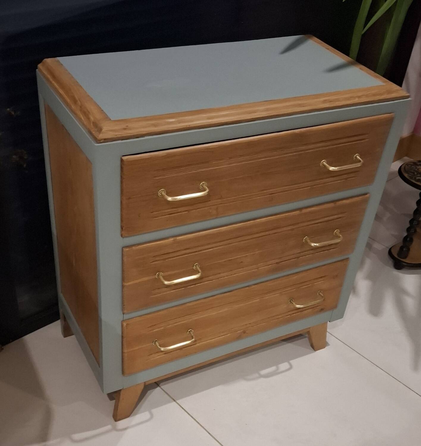 Chest of drawers