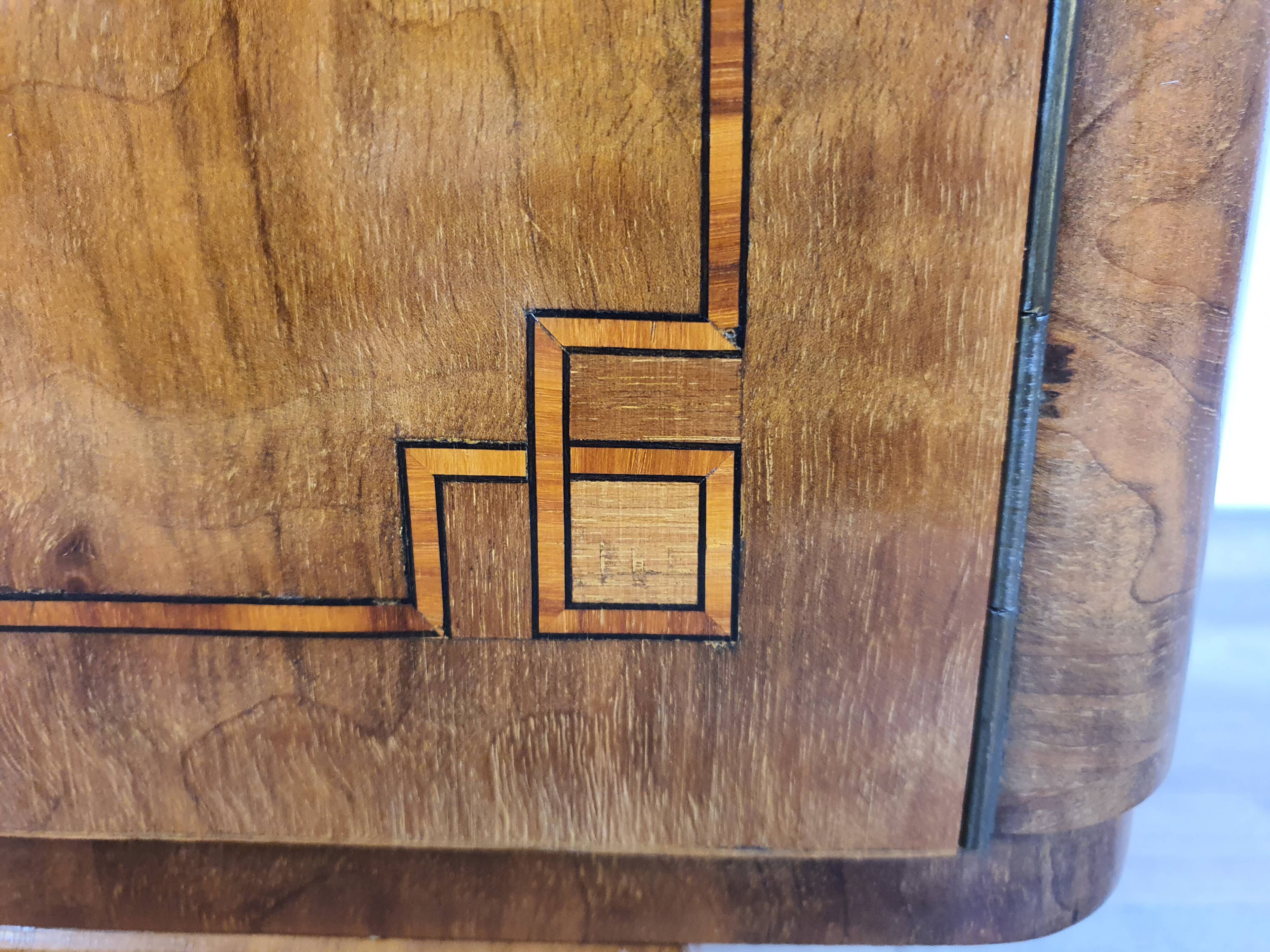 Art Decò Bedsides in Walnut