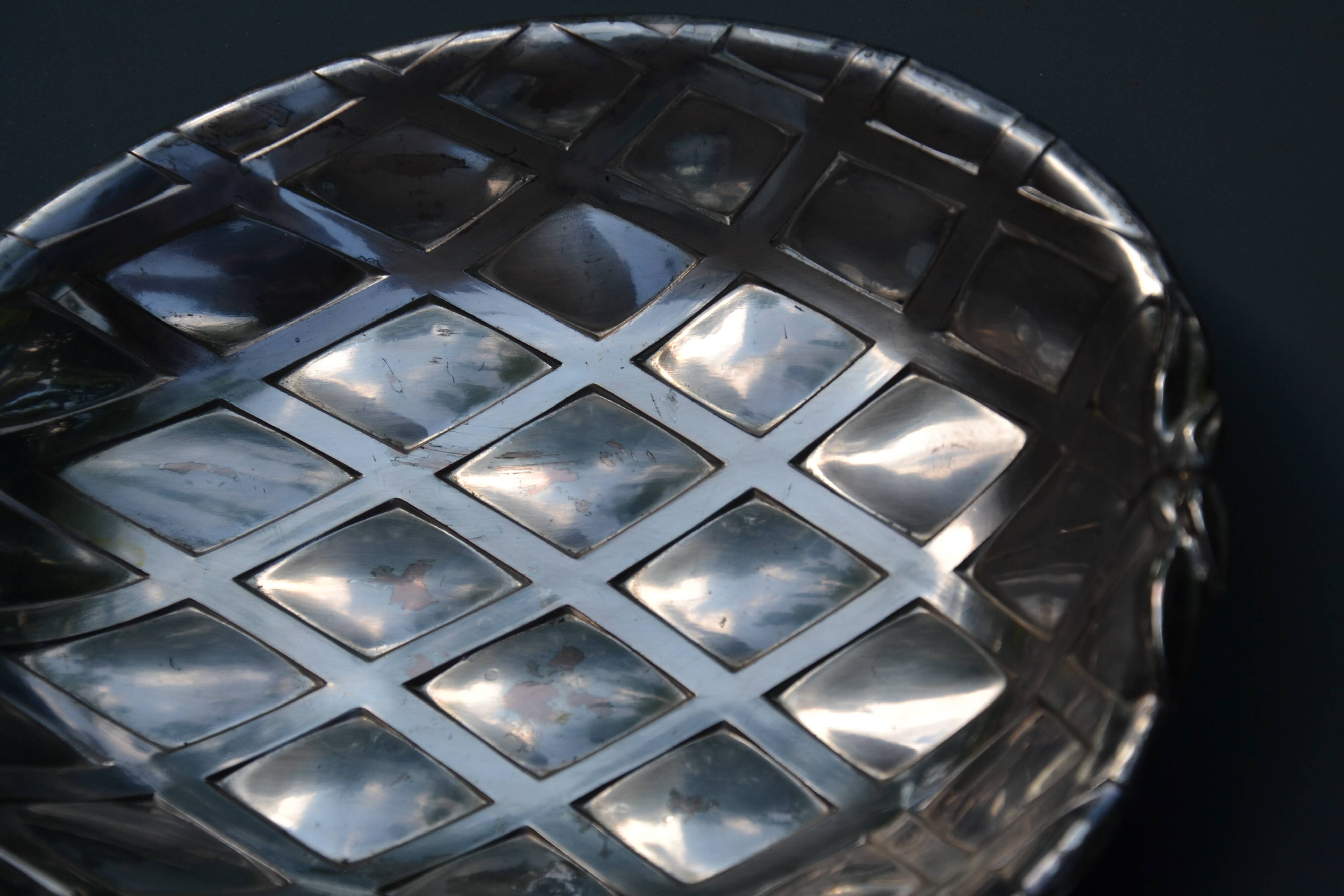 Silver-plated pineapple pocket emptier