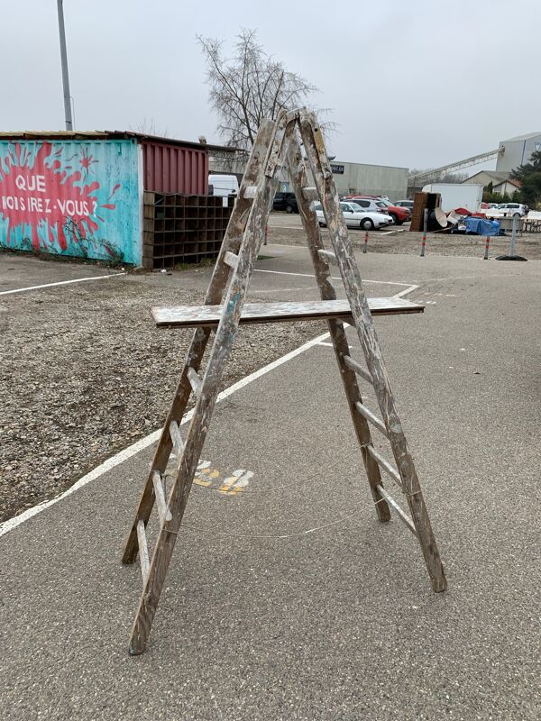 Escabeau étagère de peintre