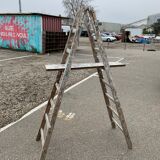 Stepladder painter's shelf