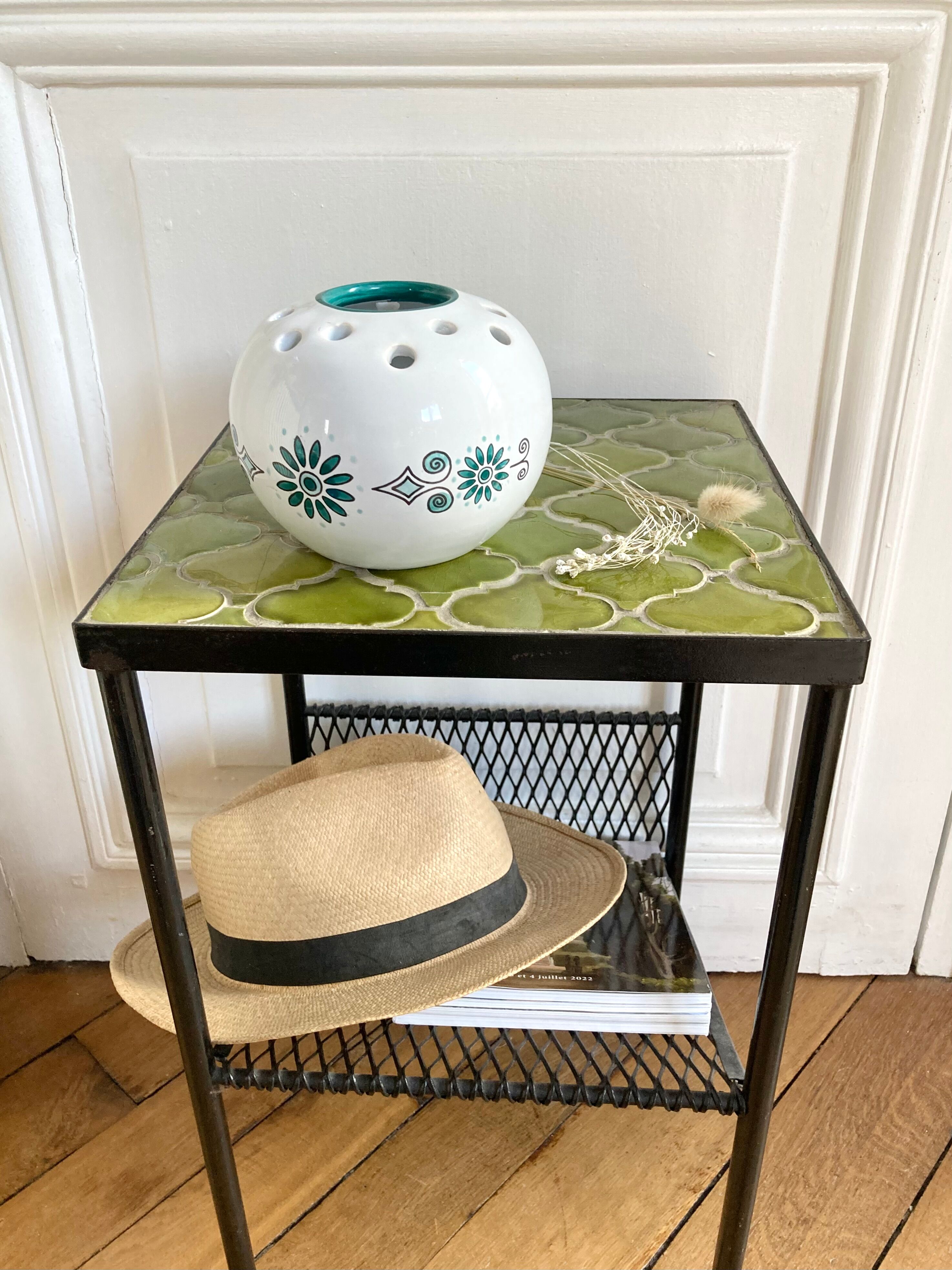 Vase boule pique fleurs