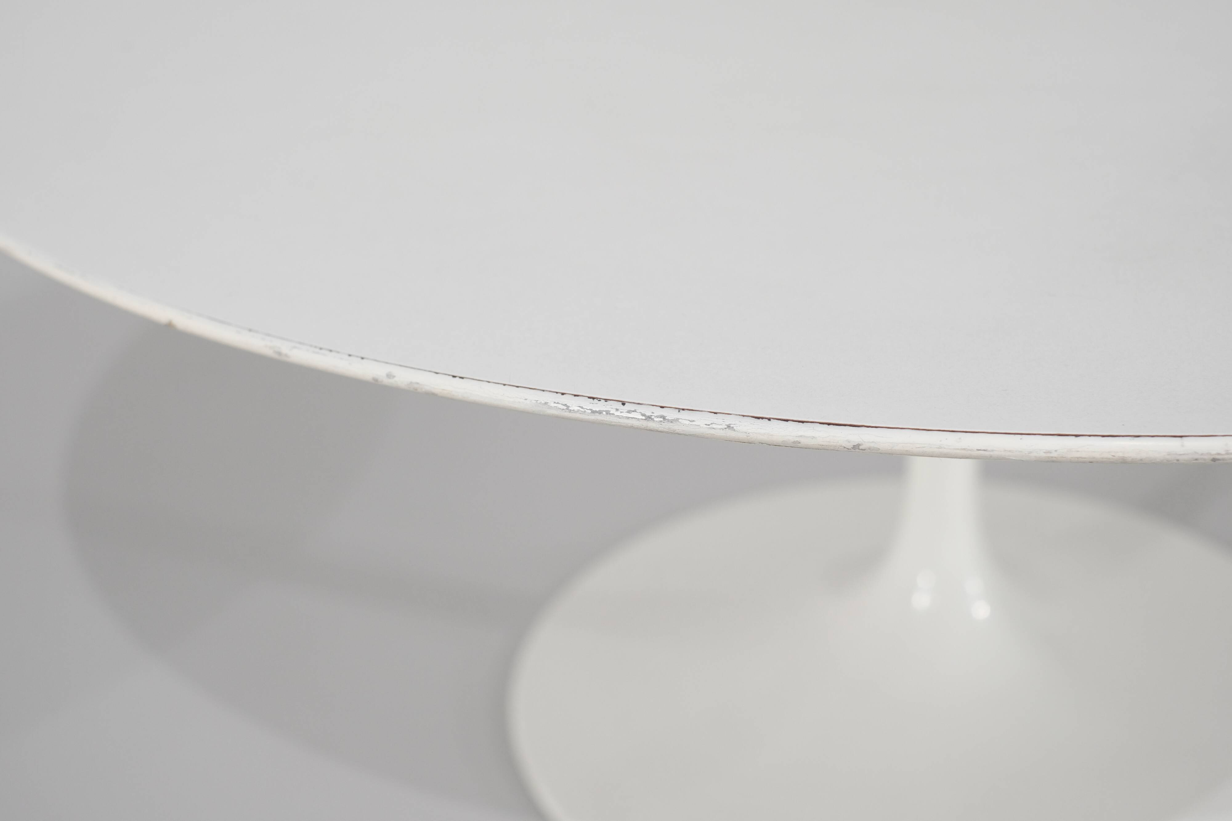 "Tulip" coffee table laminated by Eero Saarinen for Knoll, United States.