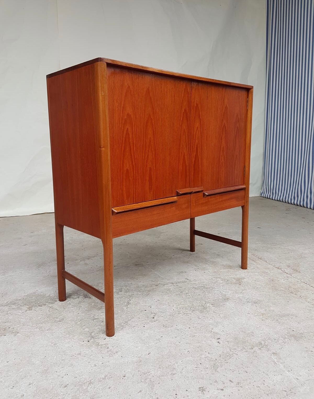 Md century Mcintosh bar cabinet