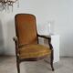 Fauteuil Voltaire garniture de velours jaune
