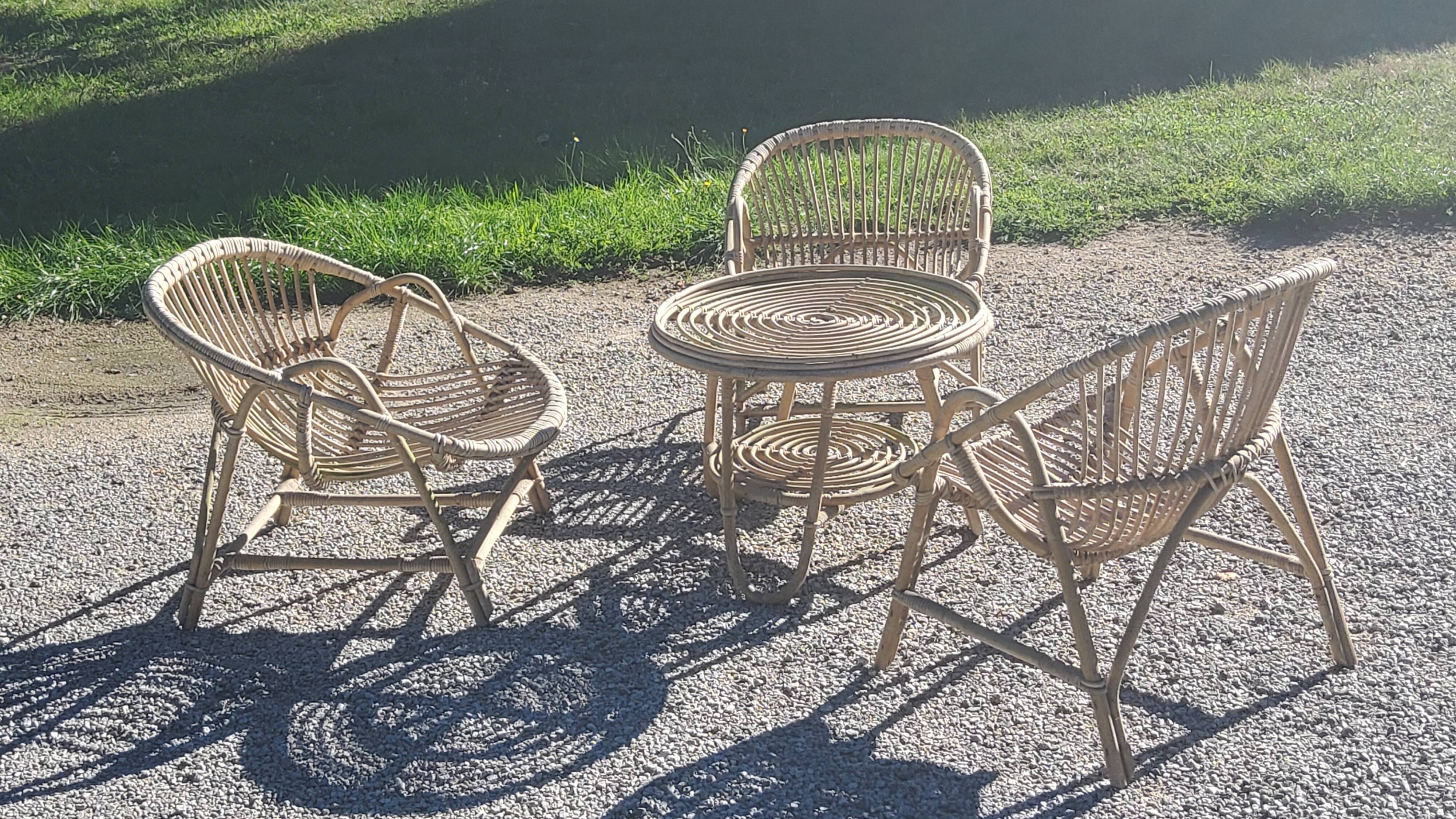 Salon en rotin 3 fauteuils et 1 table basse des années 50