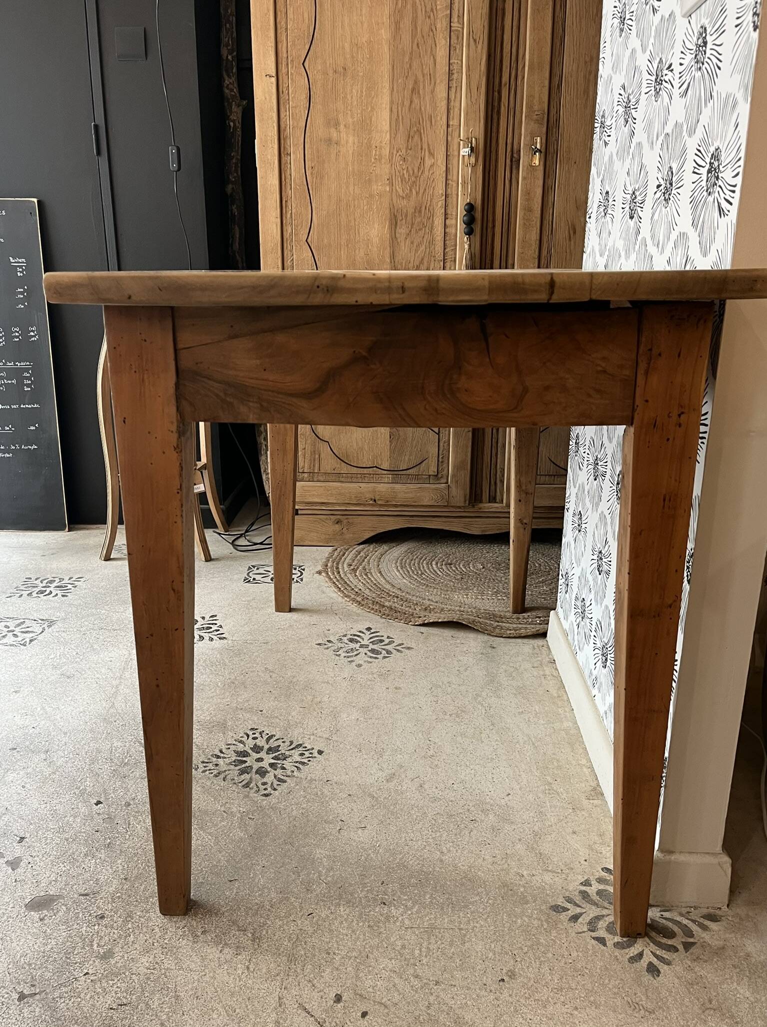 Nino desk, solid wood, drawer.