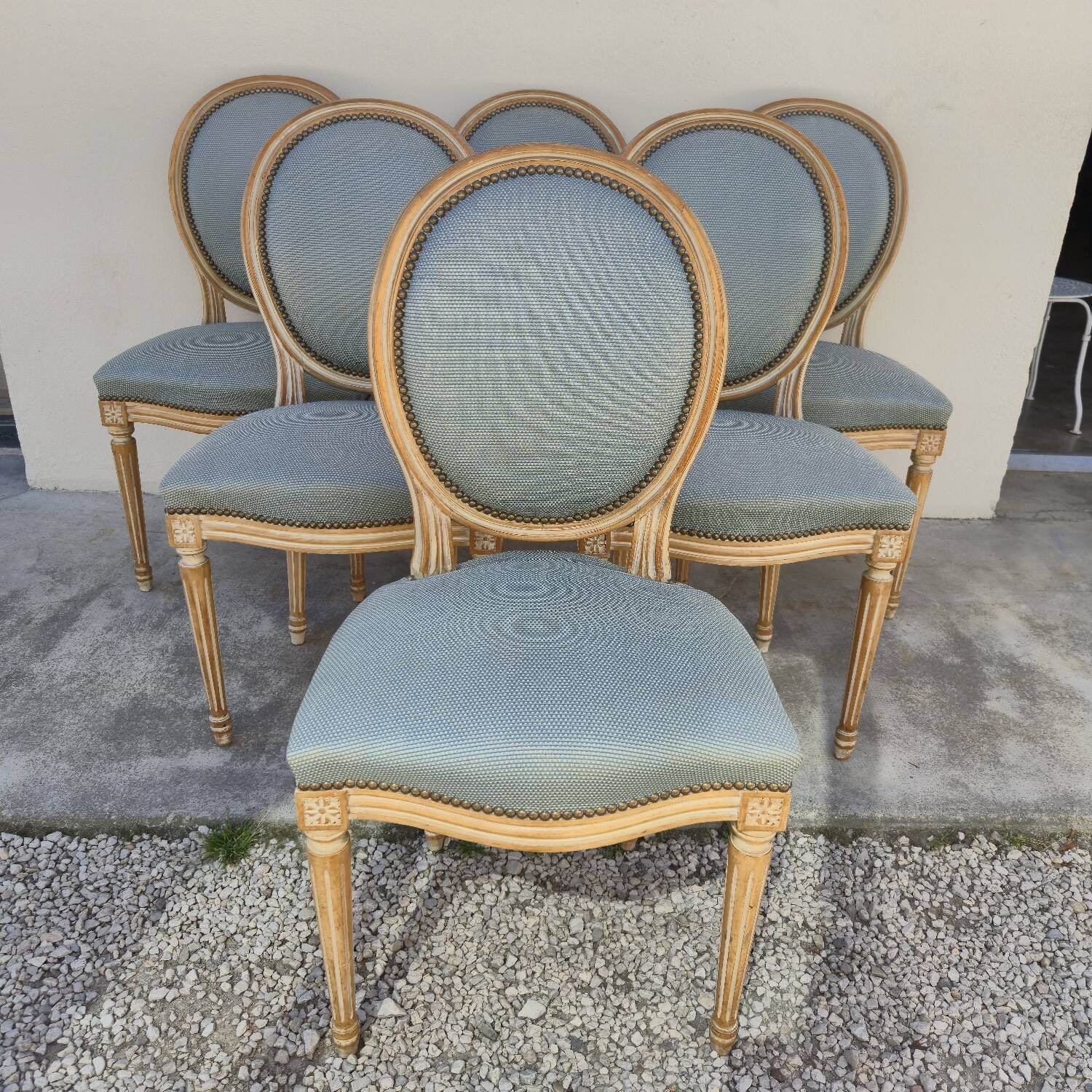 Set of 6 Louis XVI style chairs with antique patinated medallion