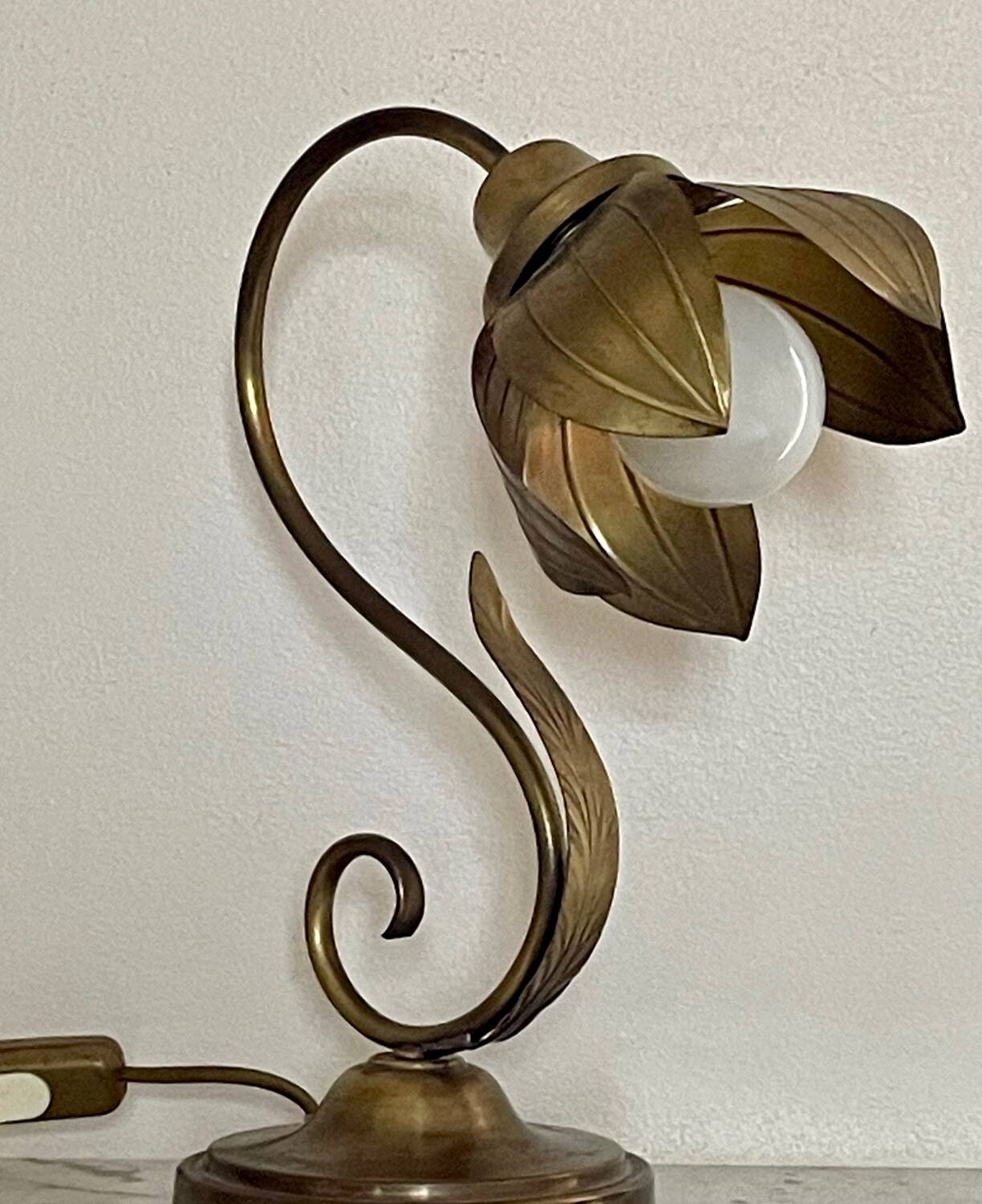 Brass flower lamp
