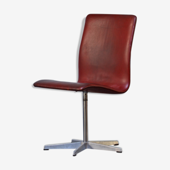 Fauteuil pivotant en cuir par Arne Jacobsen pour Fritz Hansen signé 1967