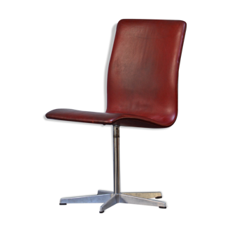 Arne Jacobsen, Fritz Hansen leather swivel chair, signed 1967