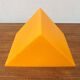 Lampe de sol ou de table en forme de prisme orange postmoderne de Heico, années 1980.