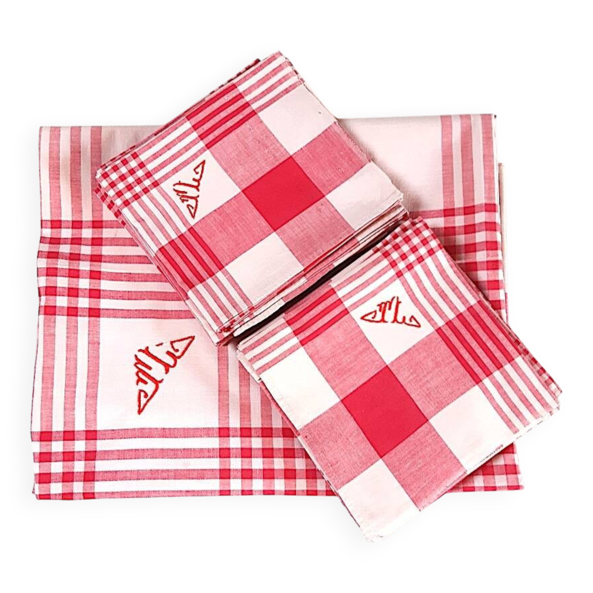 tablecloth and red and white checked napkins 154x164 cm