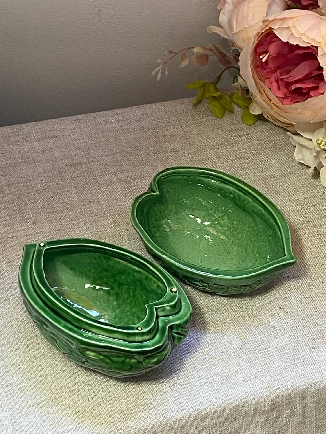 Ceramic nut-shaped candy box