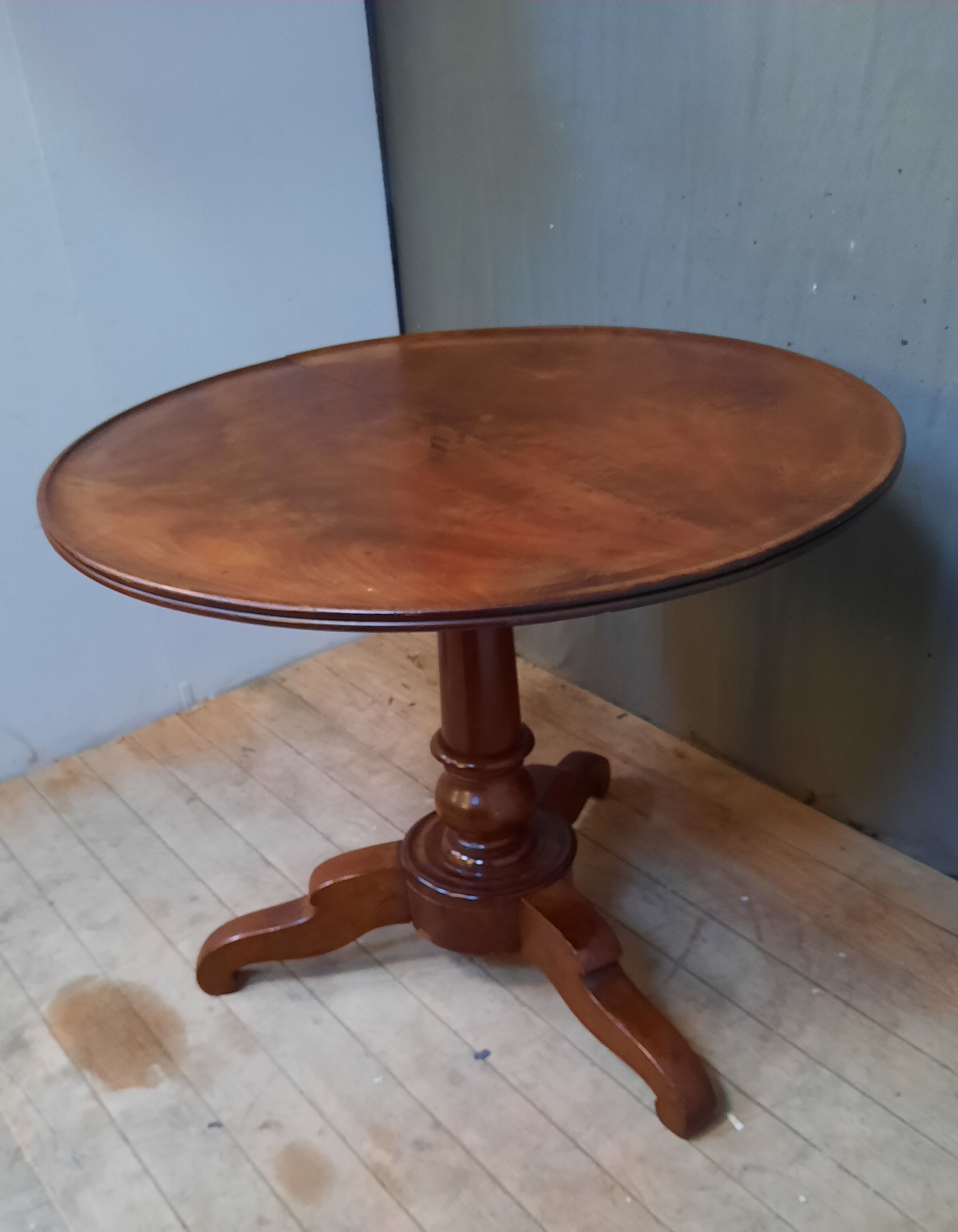 Gueridon Louis Philippe in mahogany with tilting top