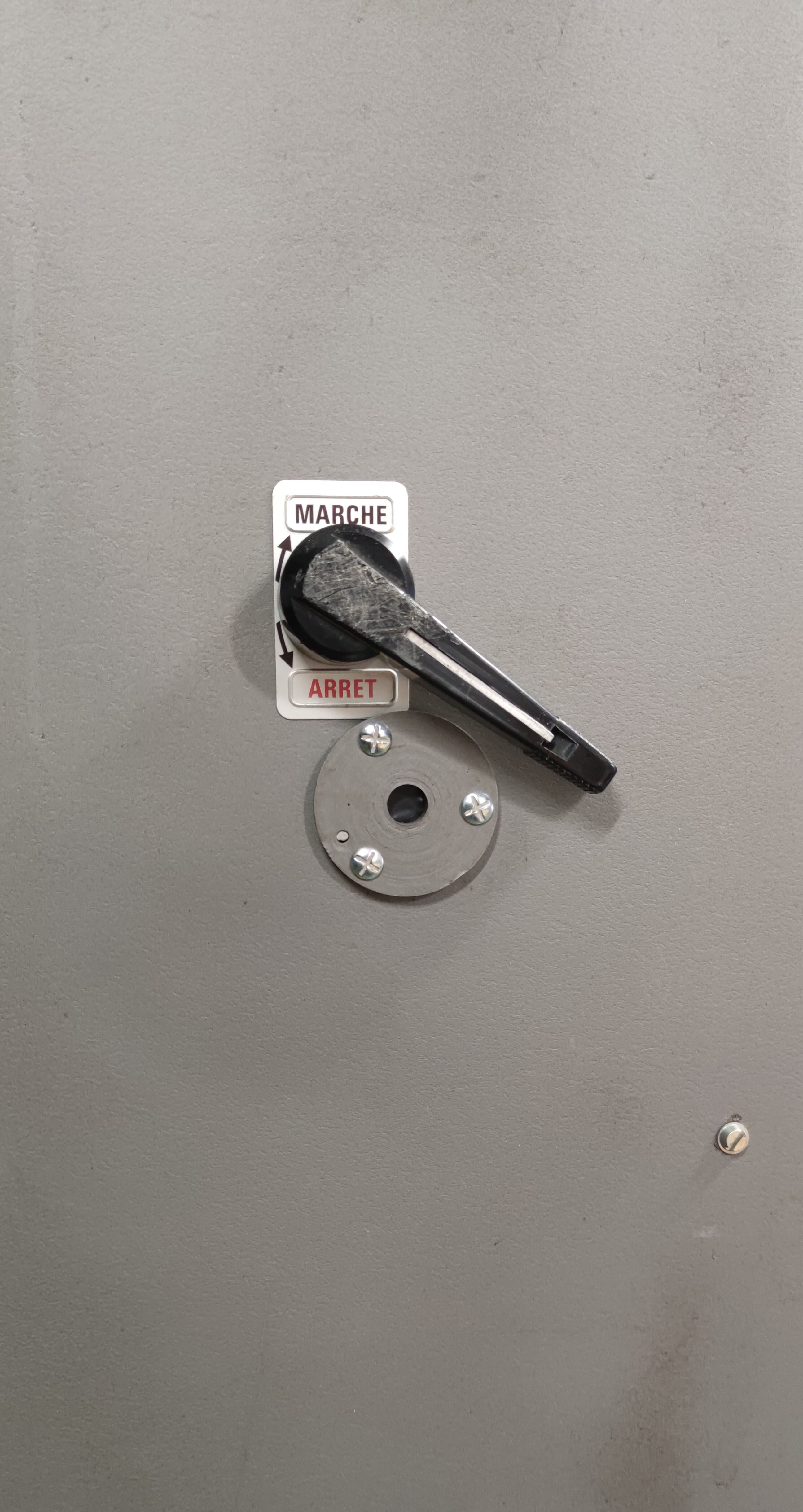 Armoire métallique électrique