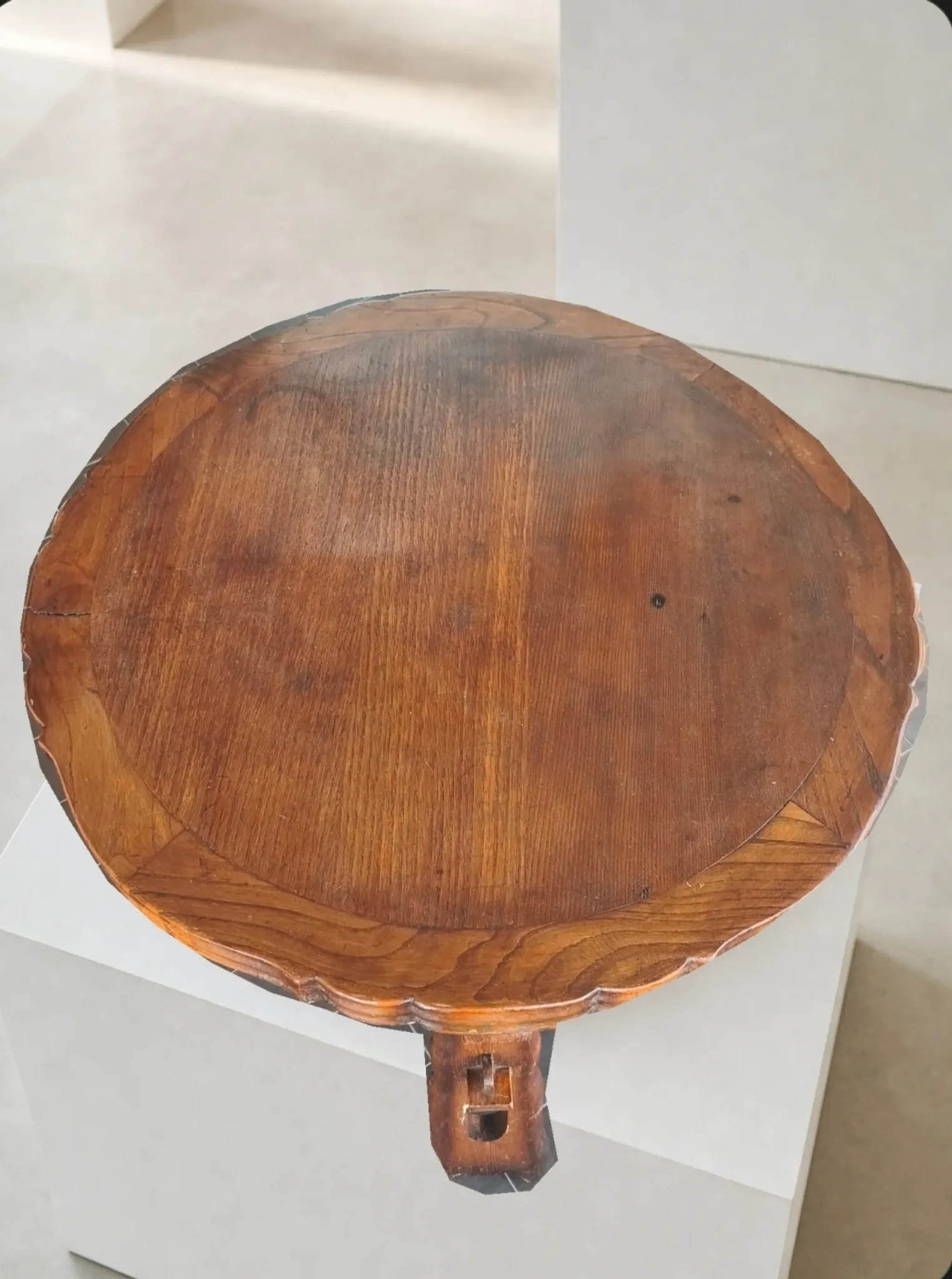 Rare table ronde sculpturale Ernesto Valabrega .. Milieu du siècle