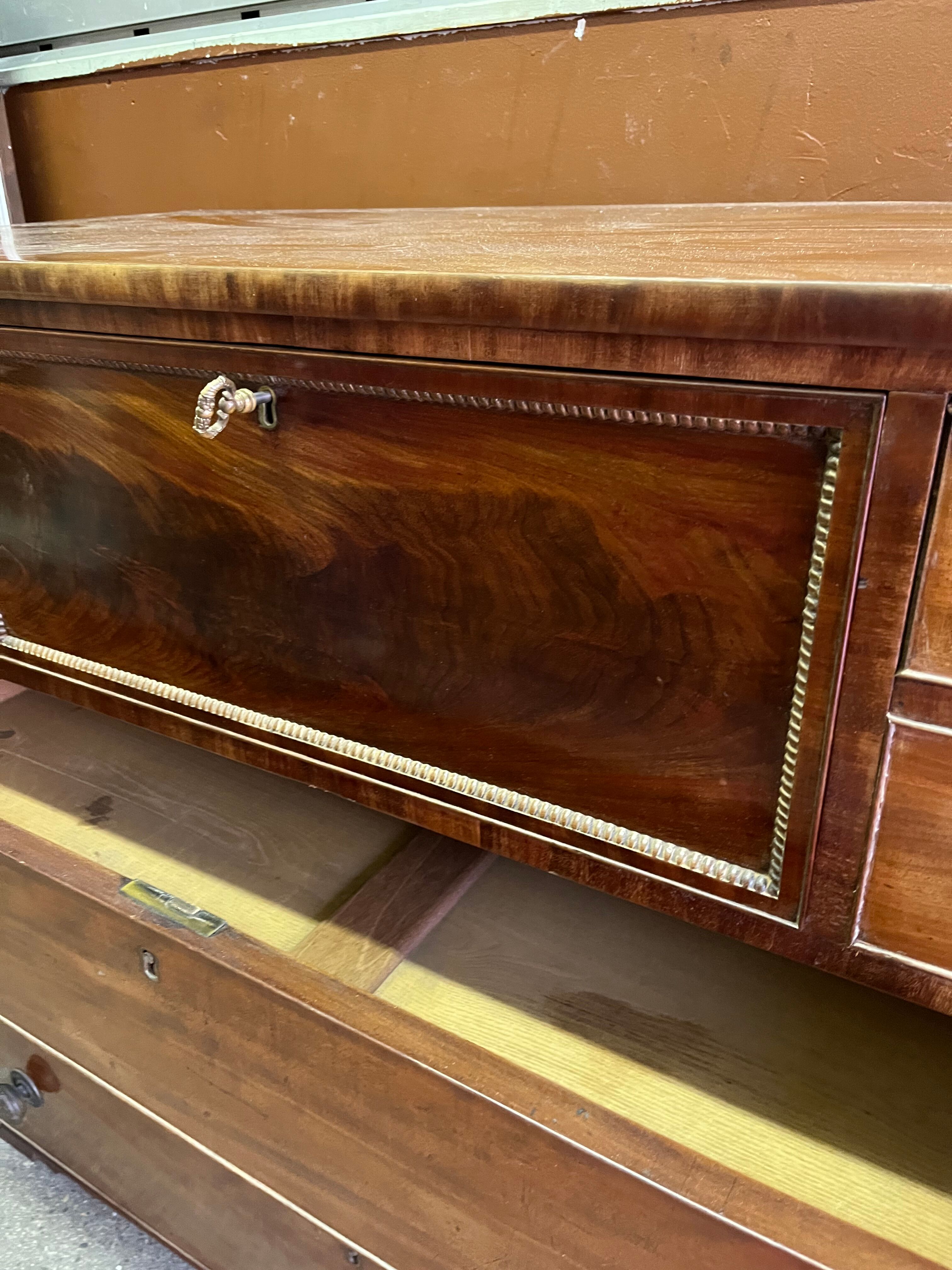 Commode secrétaire avec tiroirs