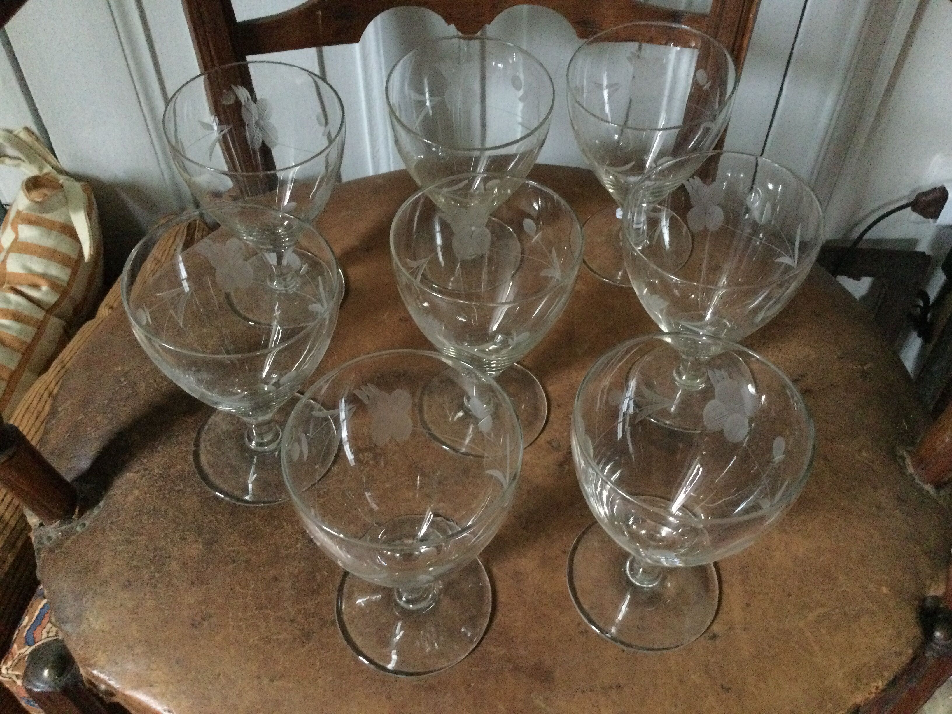 1 set of 8 antique glasses