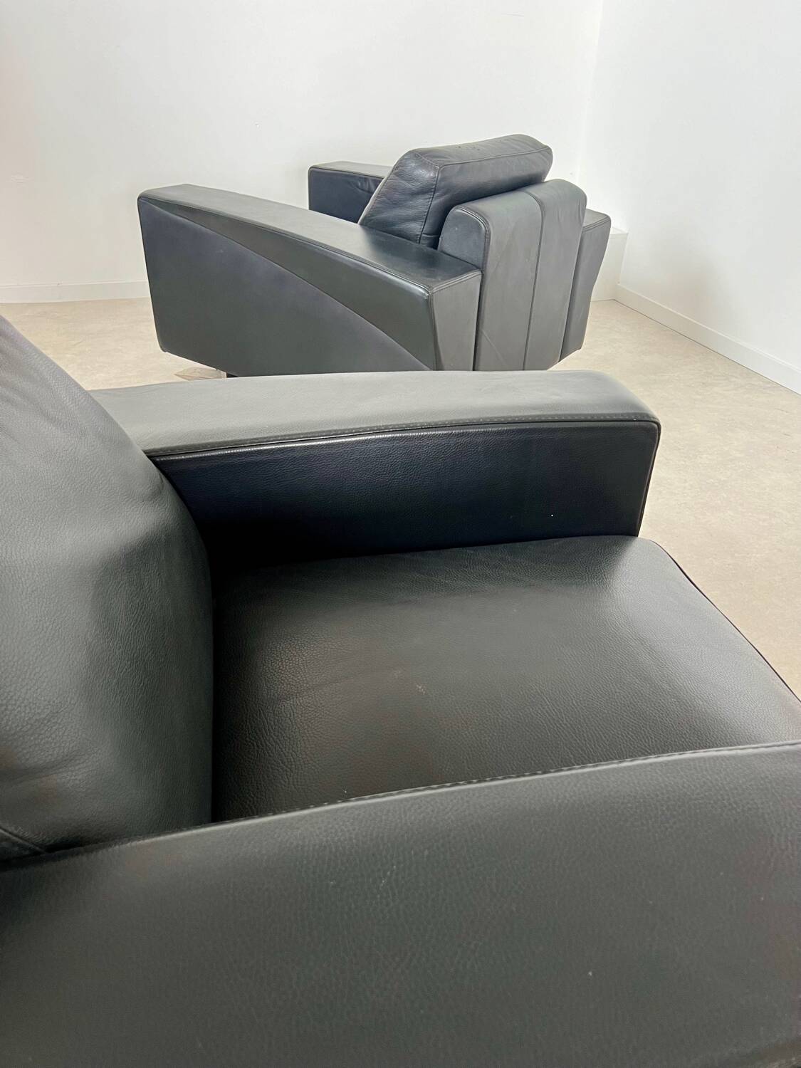 Lot 2 roche bobois designer leather armchairs 80s vintage custom aviator shape
