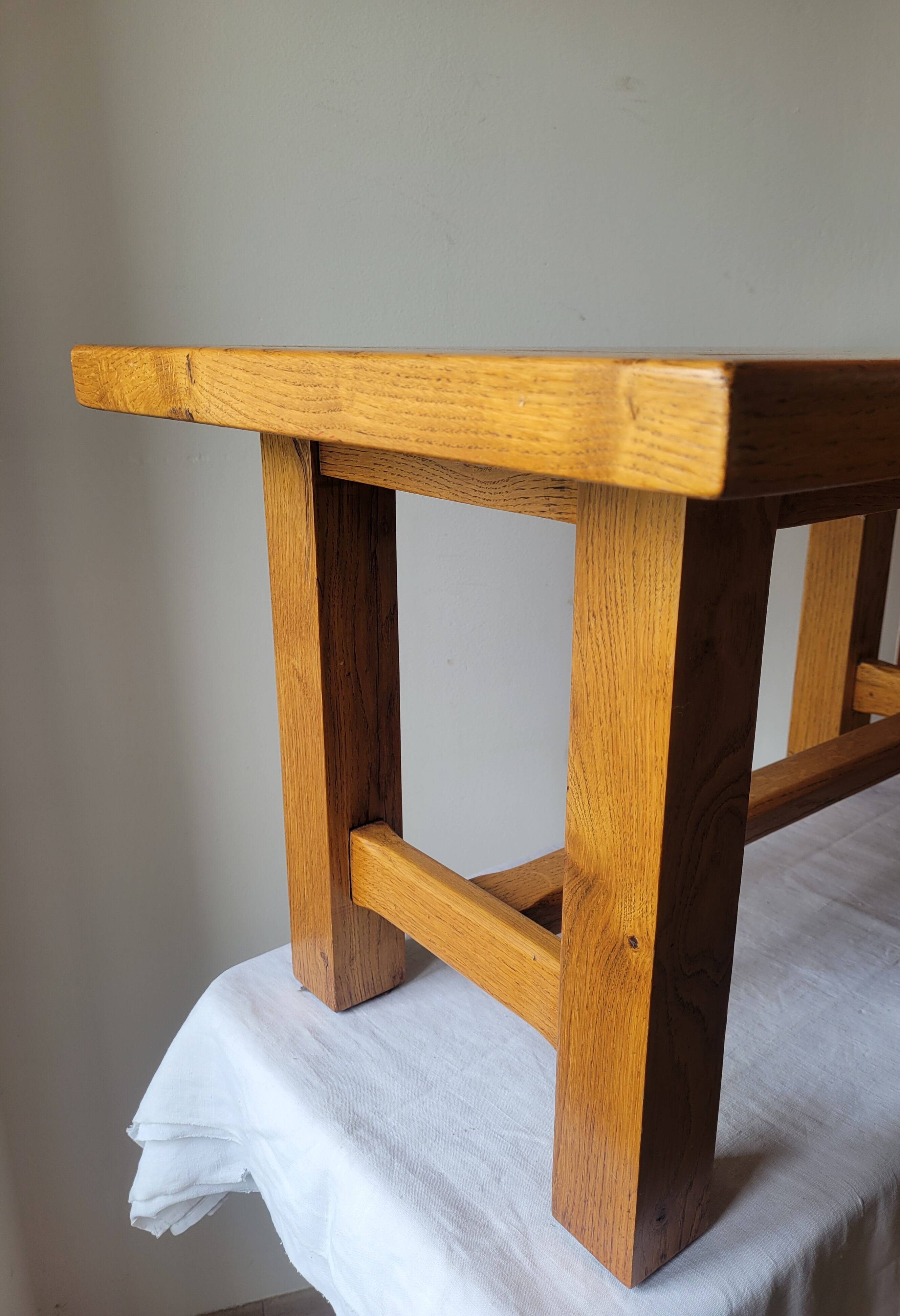 Table basse brutaliste en chêne clair