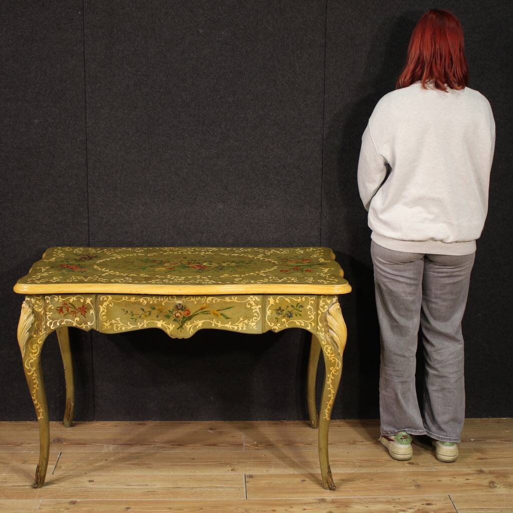 Bureau français laqué et peint, XXe siècle