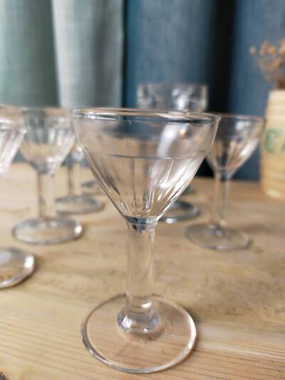 Set of 8 stemmed glasses - bistro glasses