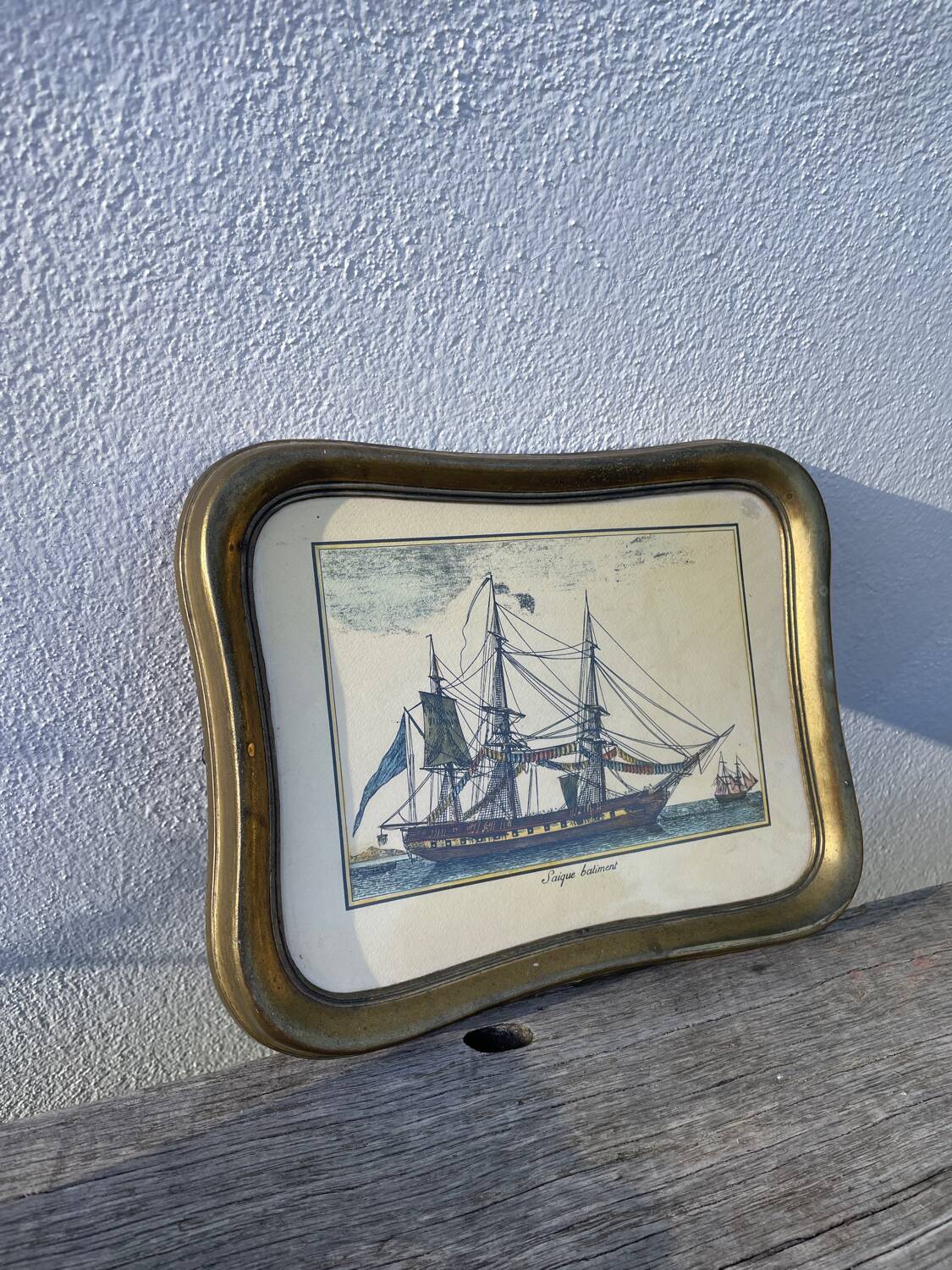 Cadre métal doré et bateau